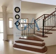 CASA EN VENTA DENTRO DE COTO EN VALLE REAL