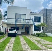 CASA EN VENTA DENTRO DE COTO EN VALLE REAL