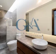 CASA EN VENTA EN VALLE REAL SOBRE AVENIDA