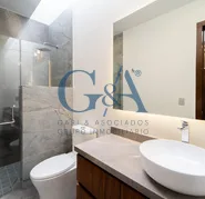 CASA EN VENTA EN VALLE REAL SOBRE AVENIDA