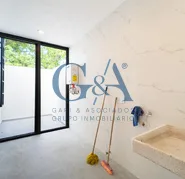 CASA EN VENTA EN VALLE REAL SOBRE AVENIDA
