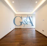 CASA EN VENTA EN VALLE REAL SOBRE AVENIDA