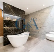 CASA EN VENTA EN VALLE REAL SOBRE AVENIDA