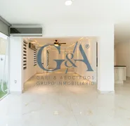 RENTA DE CASA EN VALLE REAL
