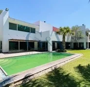 CASA EN RENTA CON ALBERCA EN VALLE REAL (Copia)