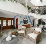 RESIDENCIA EN VENTA, EN ESQUINA VALLE REAL