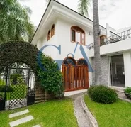 RESIDENCIA EN VENTA, EN ESQUINA VALLE REAL