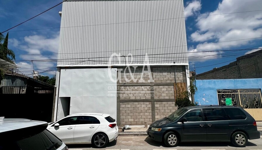Bugambilias Bodega en Renta
