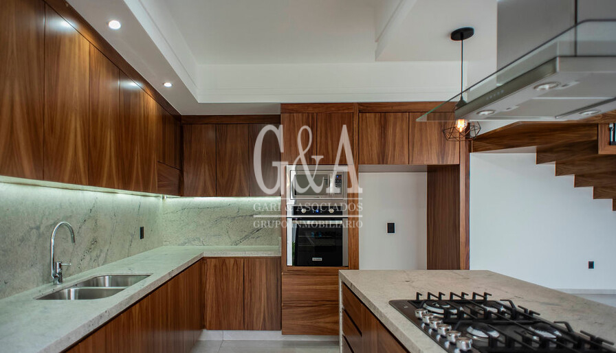 CASA EN VENTA PRIVANZA COTO SENDA