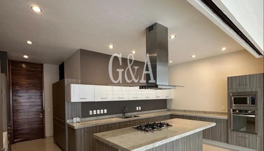 CASA EN RENTA EN COTO VILLA VERONA