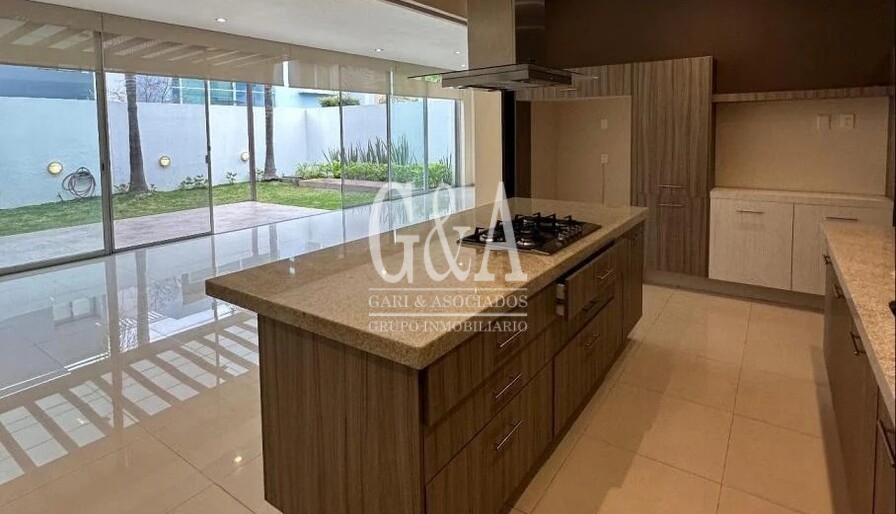 CASA EN RENTA EN COTO VILLA VERONA