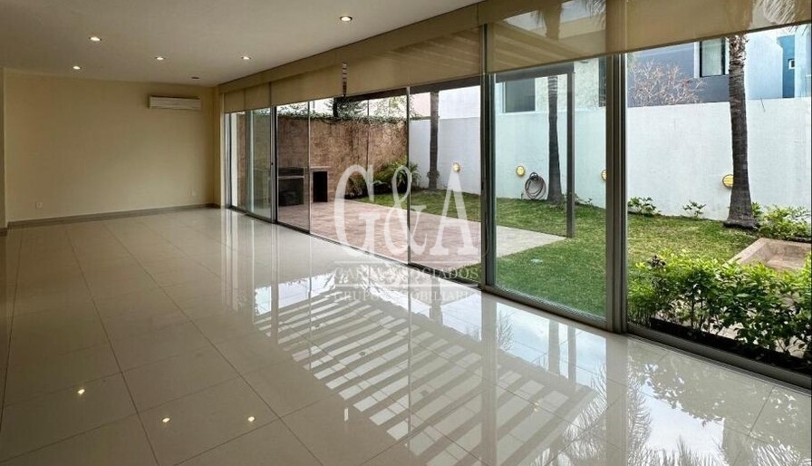 CASA EN RENTA EN COTO VILLA VERONA