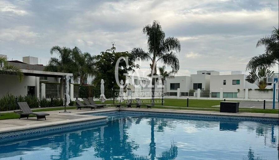 CASA EN RENTA EN COTO VILLA VERONA