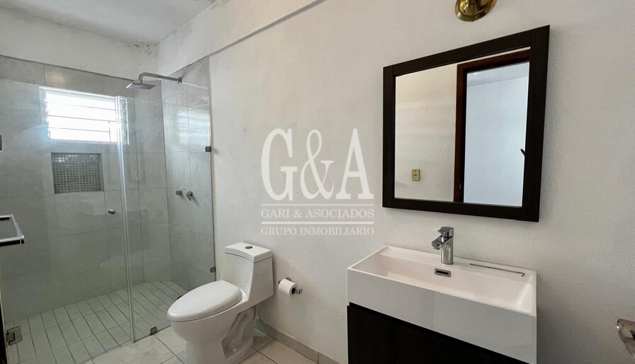 CASA EN VENTA EN ARCOS DE GUADALUPE