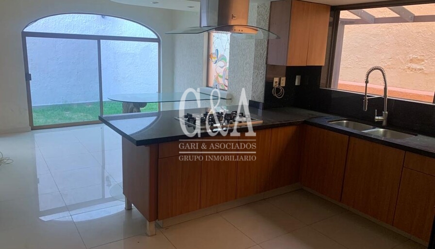 EXCELENTE CASA EN ROYAL COUNTRY