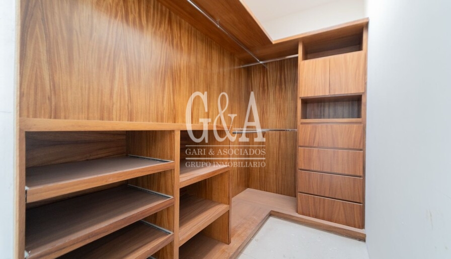 CASA EN VENTA EN VALLE REAL