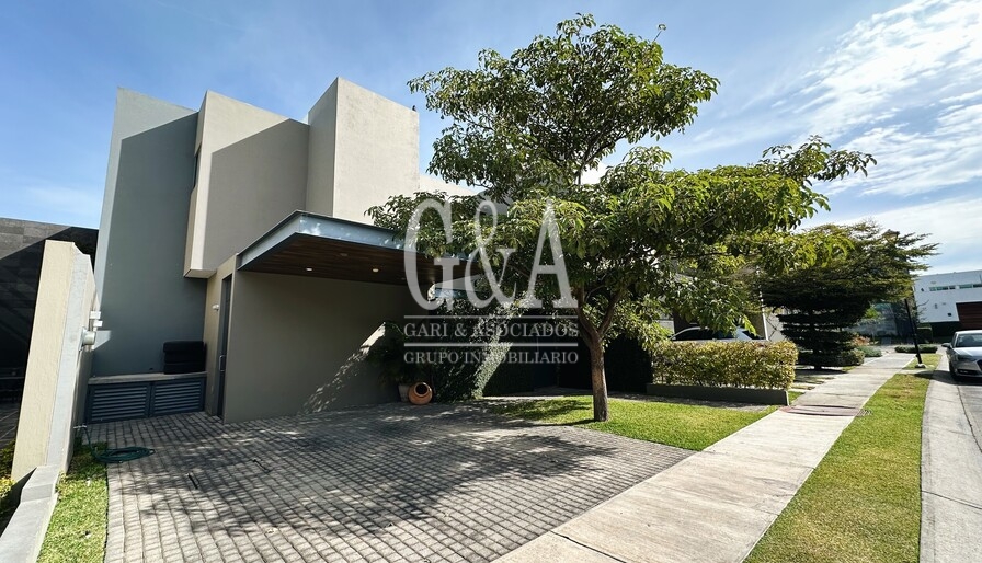 HERMOSA CASA EN OLIVOS RESIDENCIAL