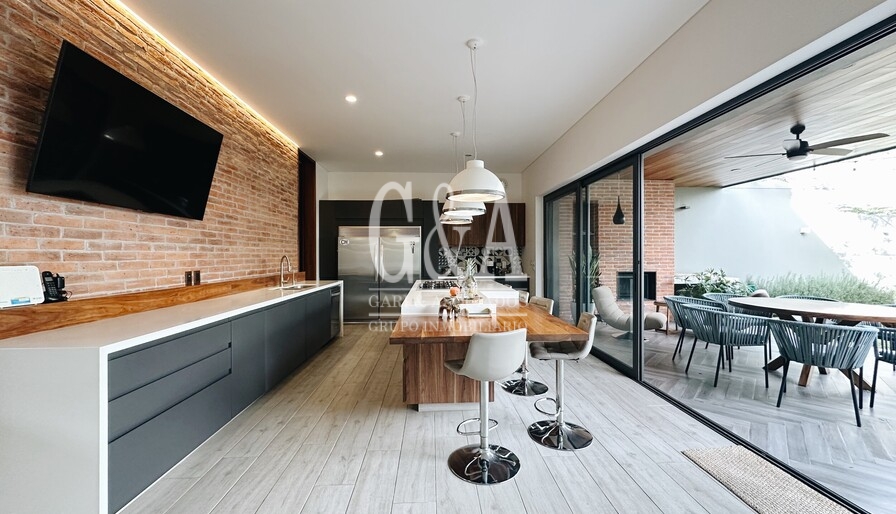 HERMOSA CASA EN OLIVOS RESIDENCIAL