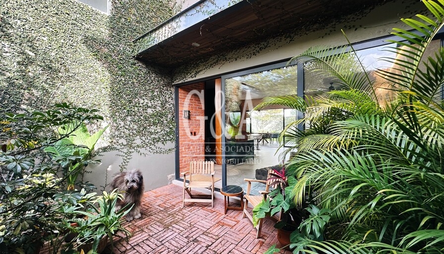HERMOSA CASA EN OLIVOS RESIDENCIAL