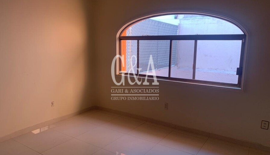 EXCELENTE CASA EN ROYAL COUNTRY