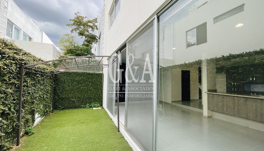 CASA EN RENTA EN SANTILLANA