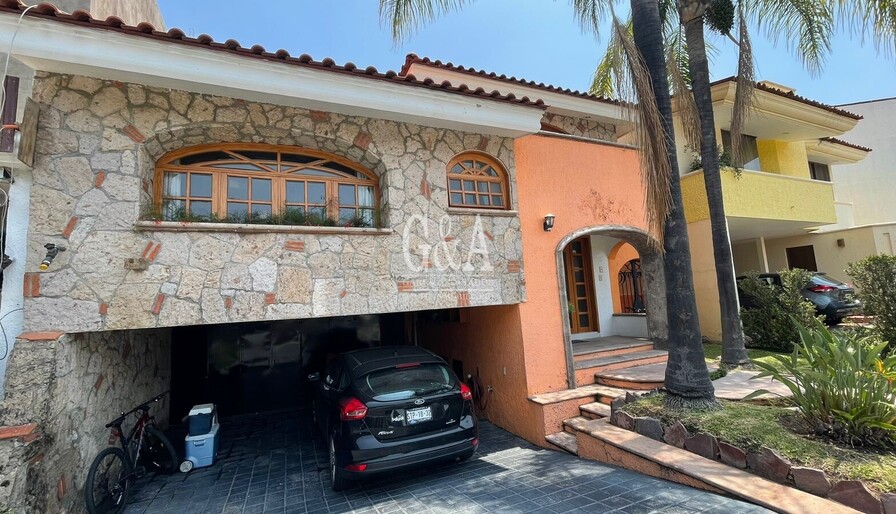 EXCELENTE CASA EN ROYAL COUNTRY