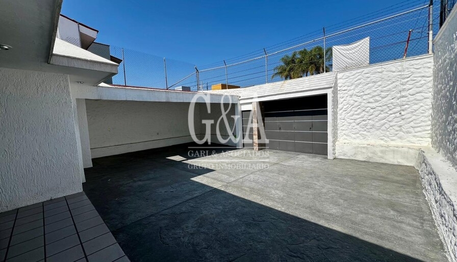 CASA EN VENTA EN ARCOS DE GUADALUPE