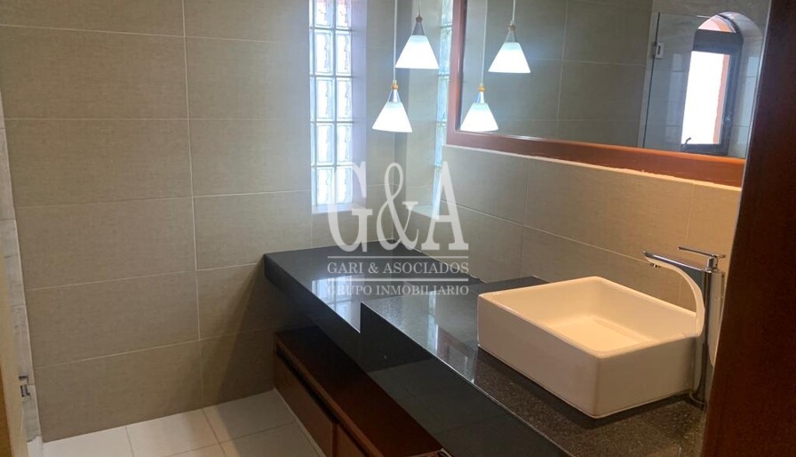 EXCELENTE CASA EN ROYAL COUNTRY