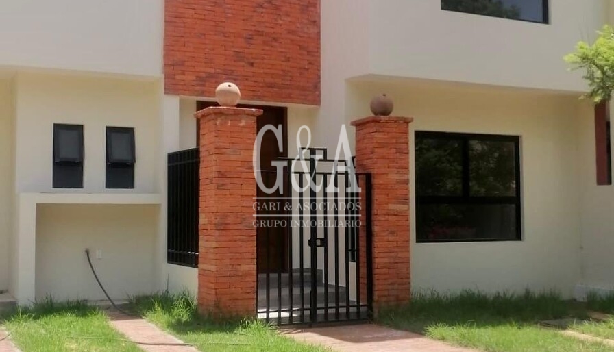 CASA EN VENTA DENTRO DE COTO EN CAMICHIN DE SANTA ANITA
