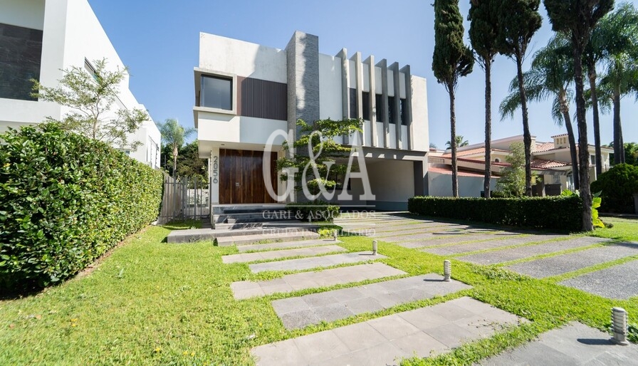 Casa en Venta en Valle Real  San Arturo Norte