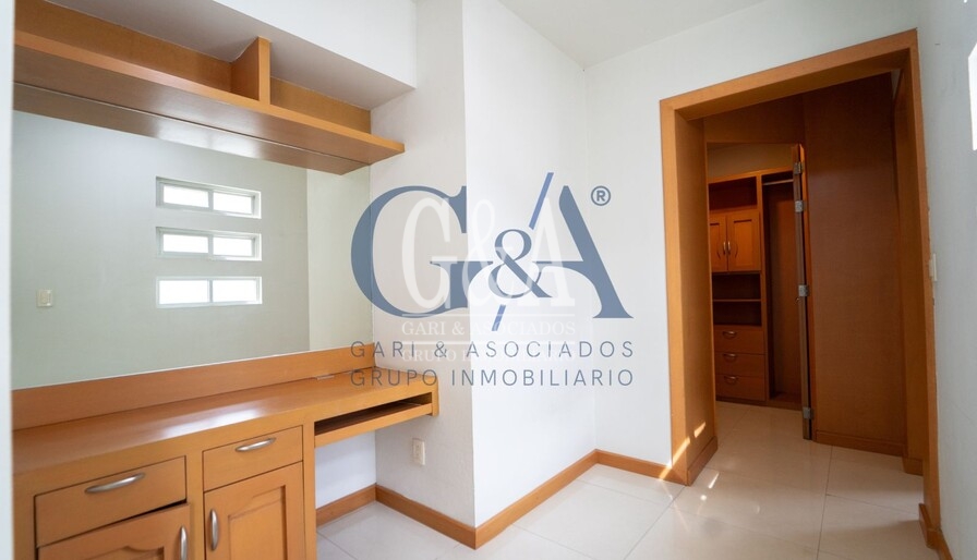 CASA EN RENTA EN VALLE REAL