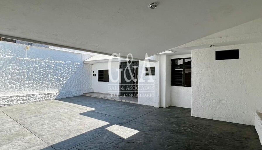 CASA EN VENTA EN ARCOS DE GUADALUPE