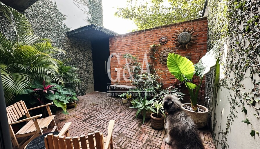 HERMOSA CASA EN OLIVOS RESIDENCIAL