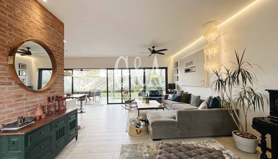HERMOSA CASA EN OLIVOS RESIDENCIAL