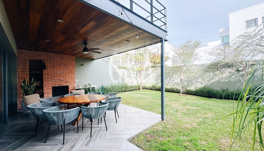 HERMOSA CASA EN OLIVOS RESIDENCIAL