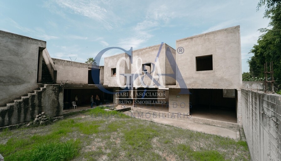 Impresionante casa en obra gris en Villa Coral
