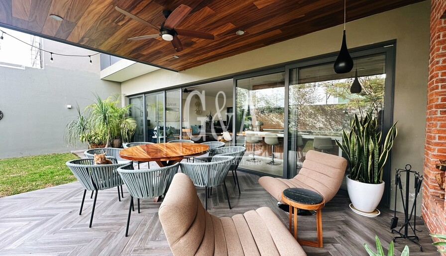 HERMOSA CASA EN OLIVOS RESIDENCIAL