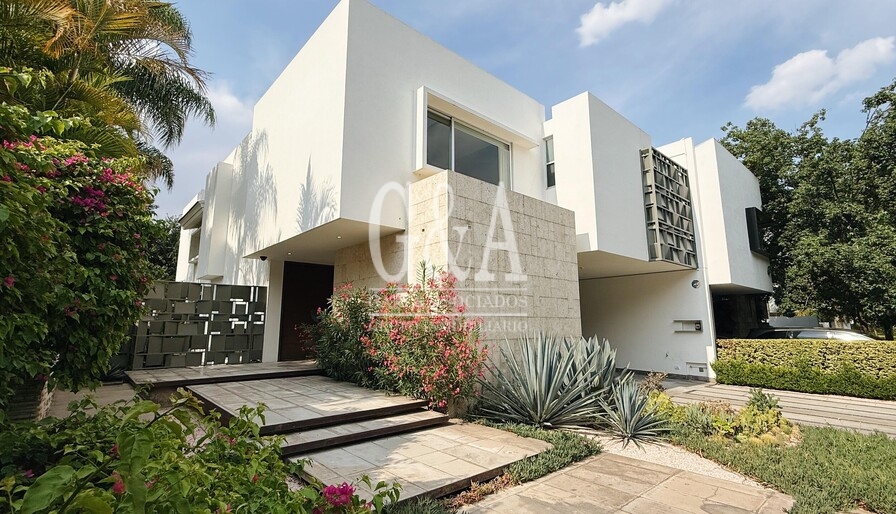 CASA EN VENTA VALLE REAL