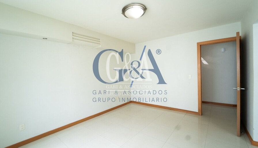 CASA EN RENTA EN VALLE REAL
