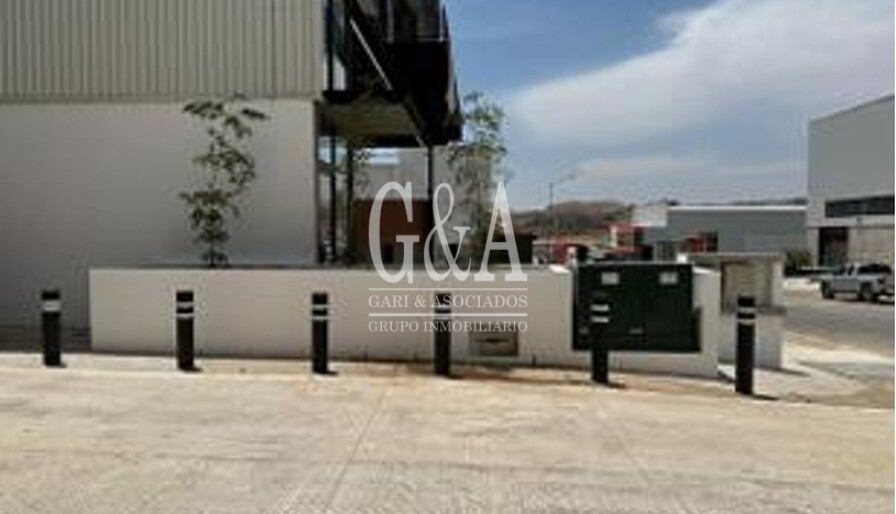 EXCELENTE BODEGA EN VENTA EN PARQUE INDUSTRIAL AXIS