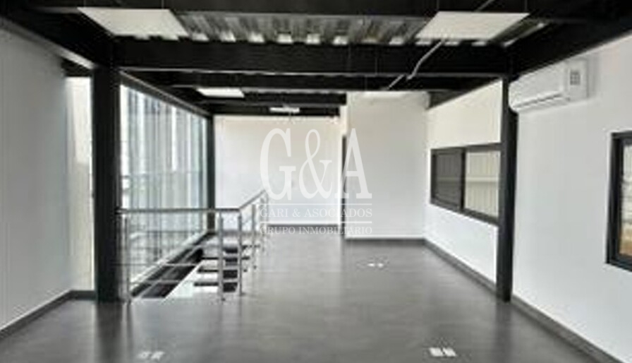 EXCELENTE BODEGA EN VENTA EN PARQUE INDUSTRIAL AXIS