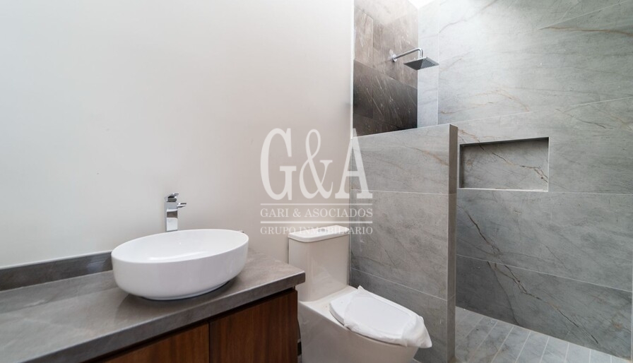 VENTA DE CASA EN VALLE REAL