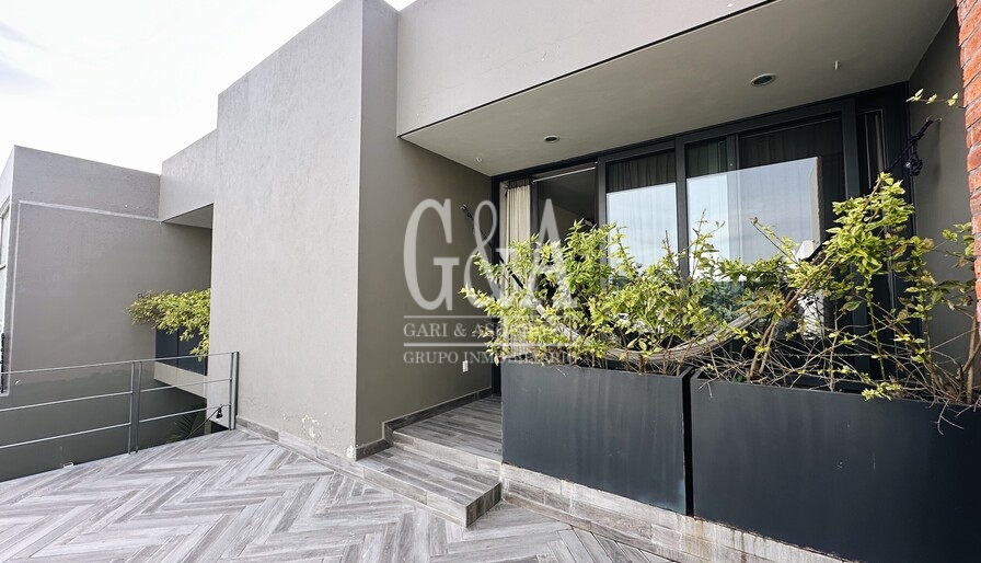 HERMOSA CASA EN OLIVOS RESIDENCIAL