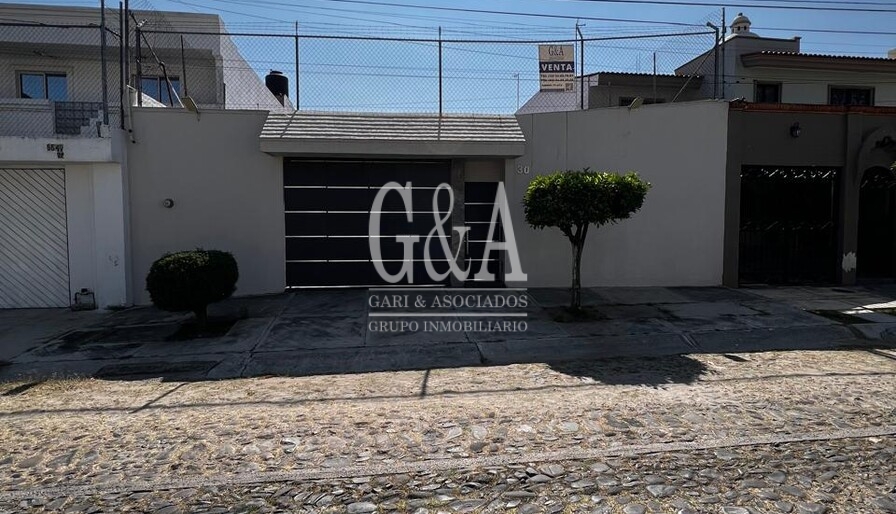 CASA EN VENTA EN ARCOS DE GUADALUPE