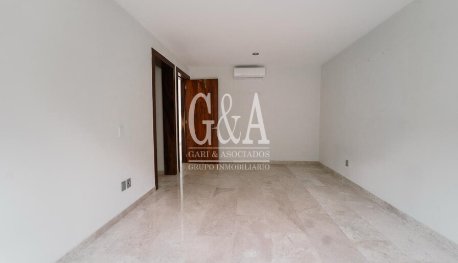 Casa en Venta en Valle Real  San Arturo Norte