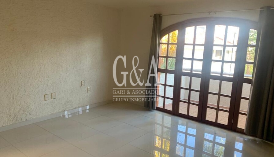 EXCELENTE CASA EN ROYAL COUNTRY