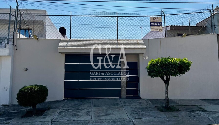 CASA EN VENTA EN ARCOS DE GUADALUPE