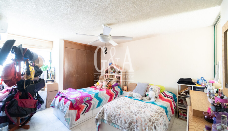 CASA EN VENTA JARDINES DEL BOSQUE