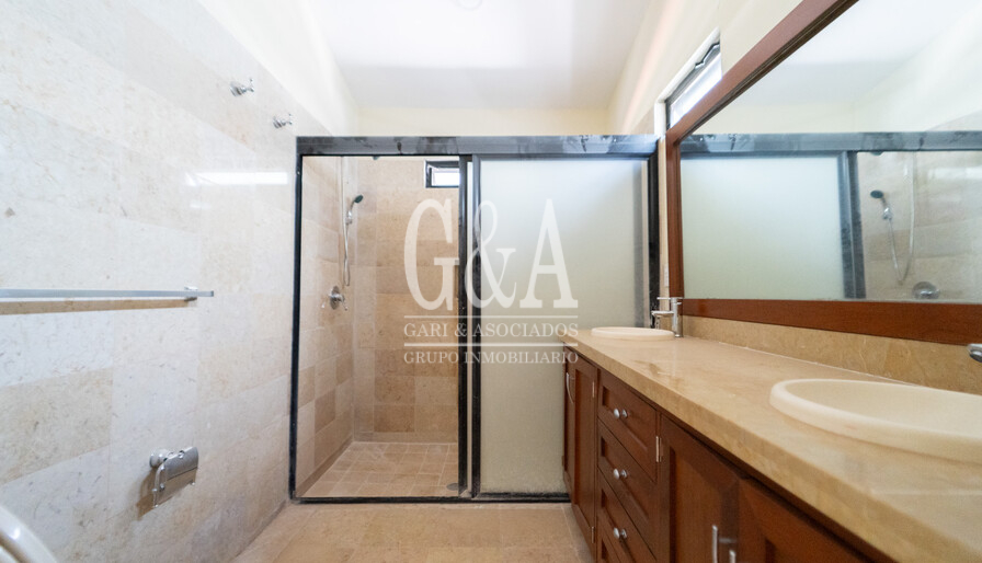 CASA EN RENTA EN VALLE REAL