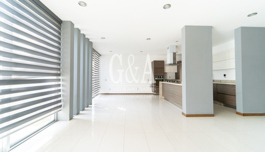 CASA EN RENTA SANTILLANA COTO 1